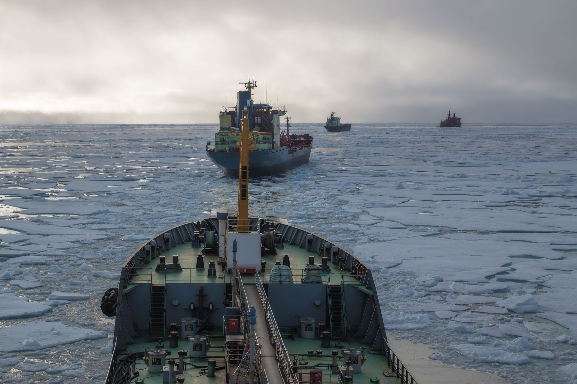 Commercial ships along the North Sea Route (photo: Shutterstock | 751962082)