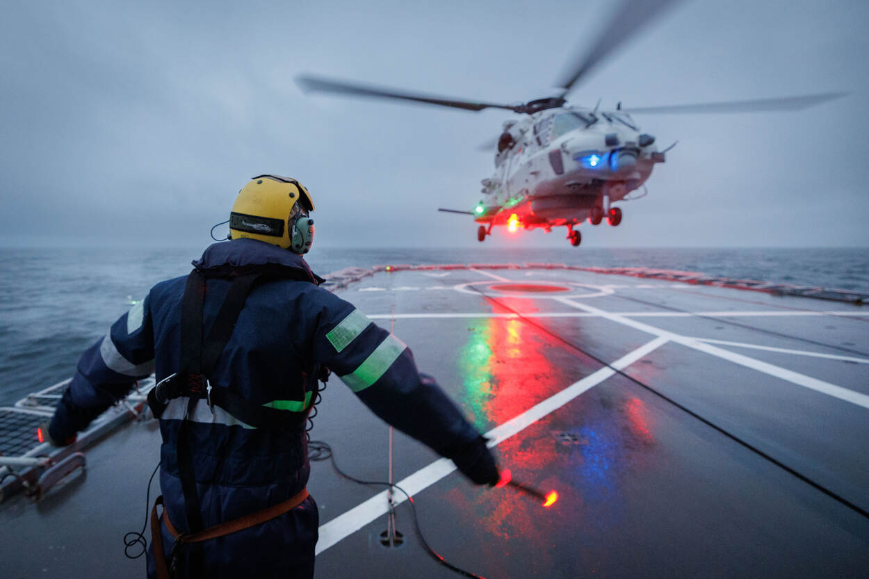 NH90 flight operations vanaf Zr.Ms.&nbsp;Van Amstel, december 2025 (foto: MCD)