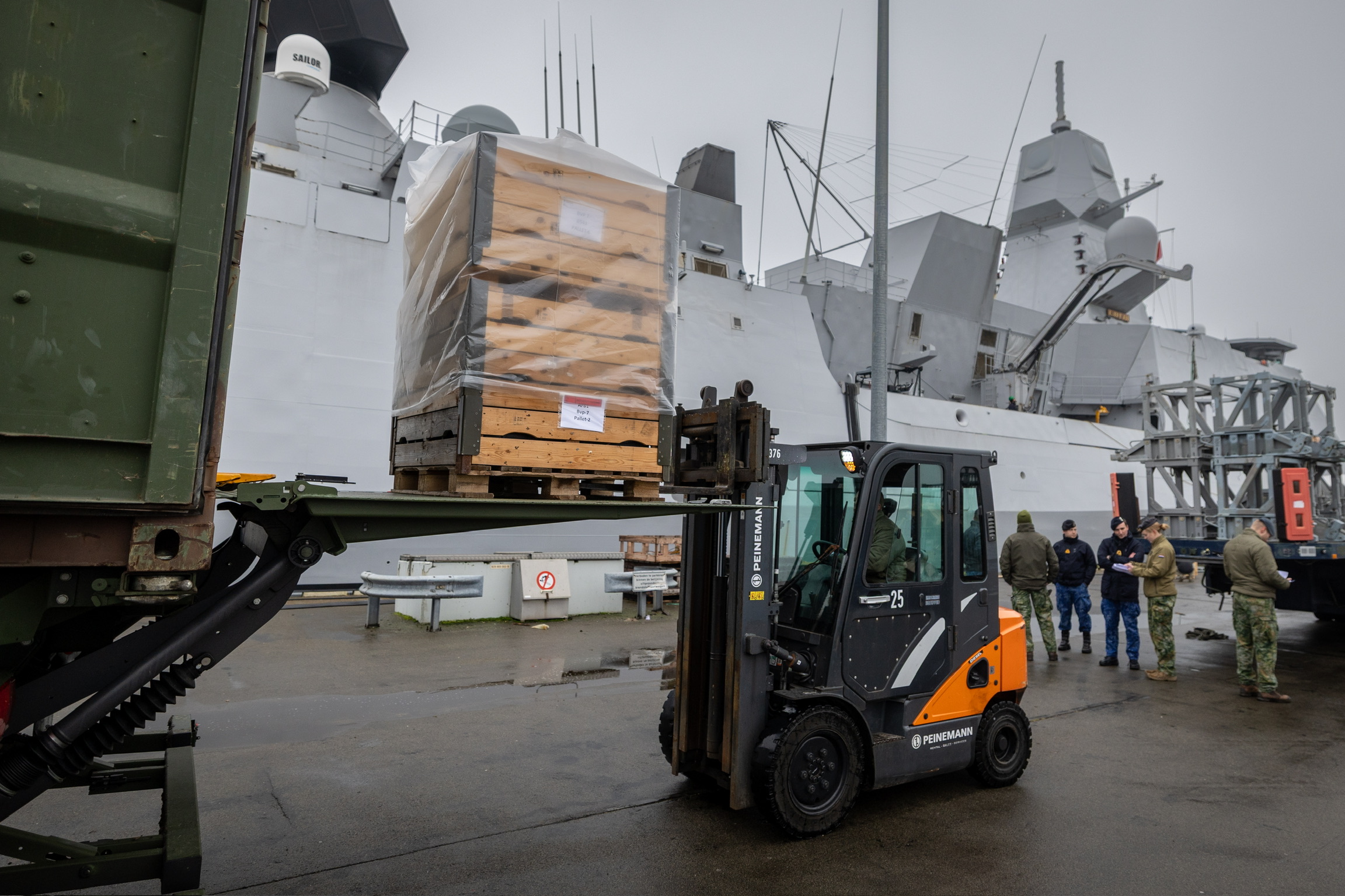 Logistieke ondersteuning door 990SQN voor oefening Alertex 2026 (foto: M. de Graaf | MCD)
