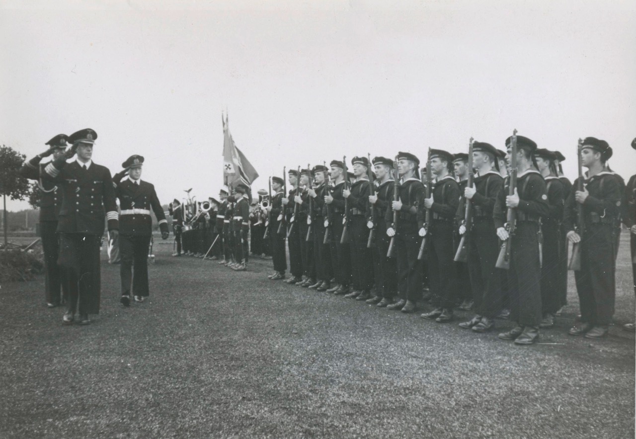 Nederlands personeel tijdens de basisopleiding in Norden, 1943 (foto's: Collectie NIOD)