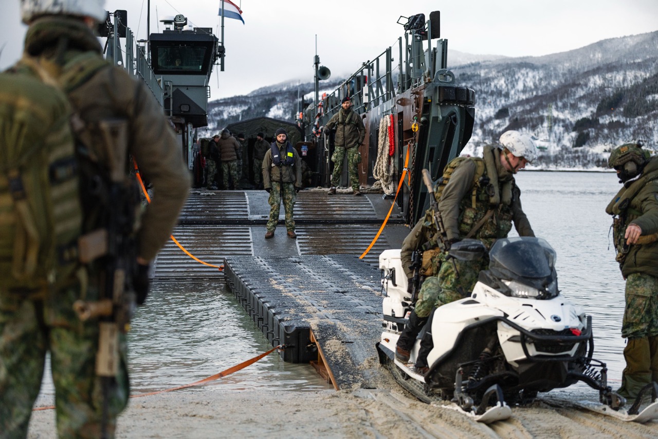 Noorwegen, 23 Februari 2026.Mariniers trainen in het poolgebied hun vaardigheden onder zeer moeilijke omstandigheden.